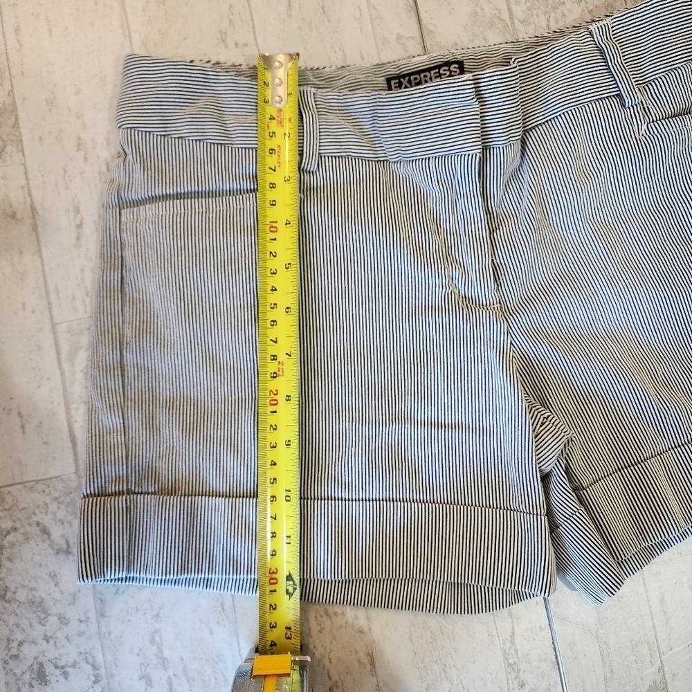 Express Editor black and white striped shorts Size 4 - Picture 11 of 12